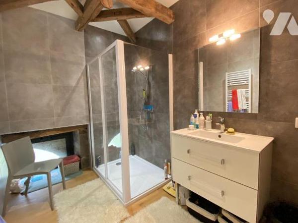 LASCELLE, sur 615 m² de terrain, grange entièrement rénovée comprenant au rez-de-chaussée une a...