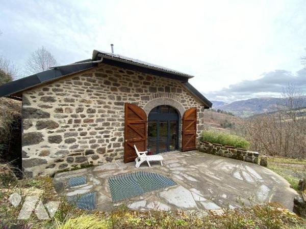 LASCELLE, sur 615 m² de terrain, grange entièrement rénovée comprenant au rez-de-chaussée une a...