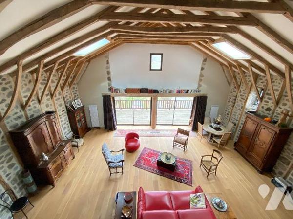 LASCELLE, sur 615 m² de terrain, grange entièrement rénovée comprenant au rez-de-chaussée une a...