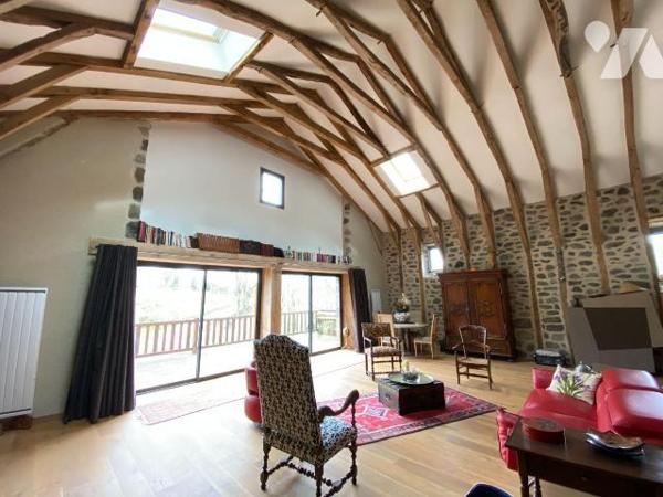 LASCELLE, sur 615 m² de terrain, grange entièrement rénovée comprenant au rez-de-chaussée une a...