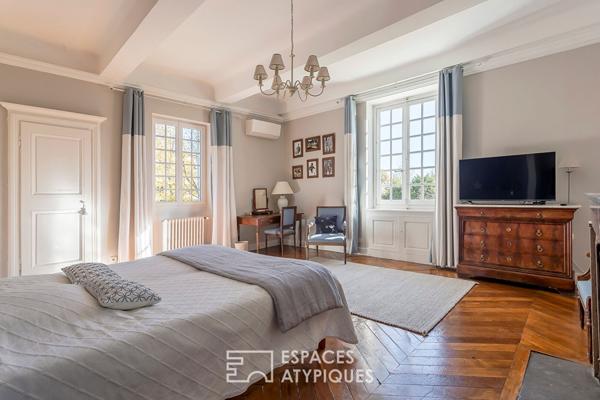 Élégance d’un clos du XVIIIe sur parc arboré avec piscine à Saint-Genis-Laval