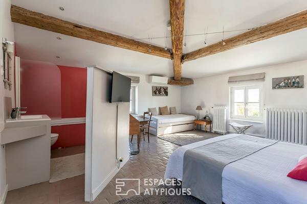 Élégance d’un clos du XVIIIe sur parc arboré avec piscine à Saint-Genis-Laval