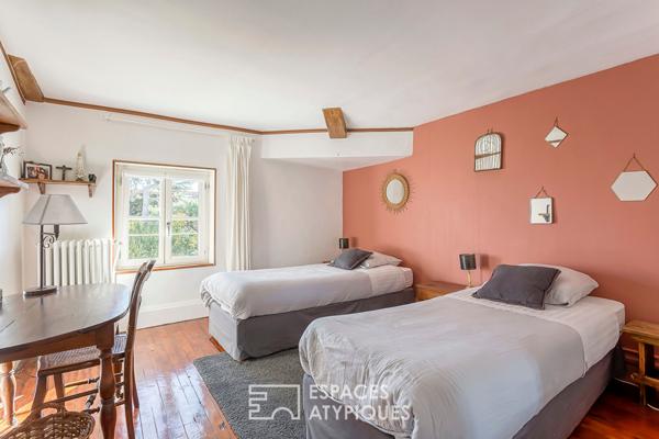 Élégance d’un clos du XVIIIe sur parc arboré avec piscine à Saint-Genis-Laval