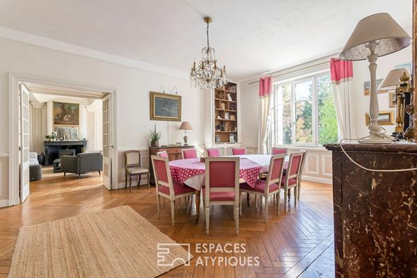 Élégance d’un clos du XVIIIe sur parc arboré avec piscine à Saint-Genis-Laval