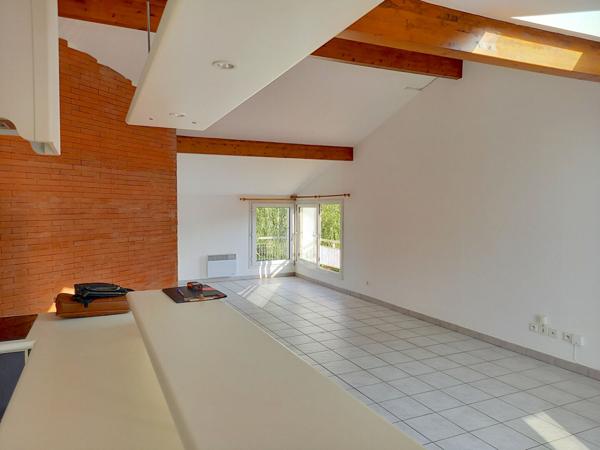 FOIX - A LOUER - BEL APPARTEMENT DE TYPE 3 AVEC PLACE DE PARKING PRIVATIVE