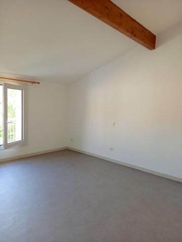 FOIX - A LOUER - BEL APPARTEMENT DE TYPE 3 AVEC PLACE DE PARKING PRIVATIVE