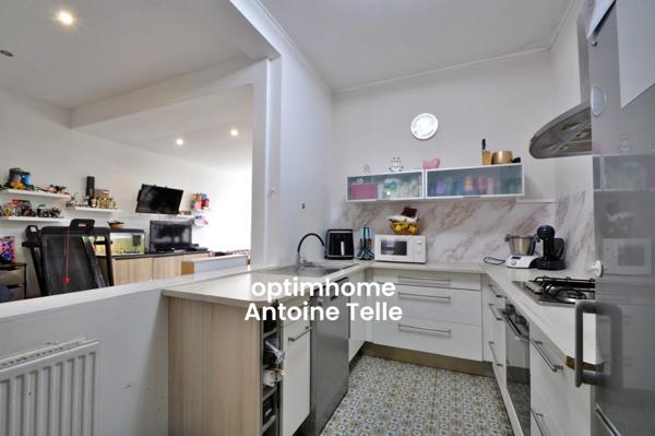 Maison semi-individuelle avec grand garage & jardin clos