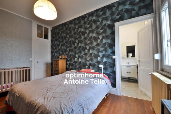 Maison semi-individuelle avec grand garage & jardin clos