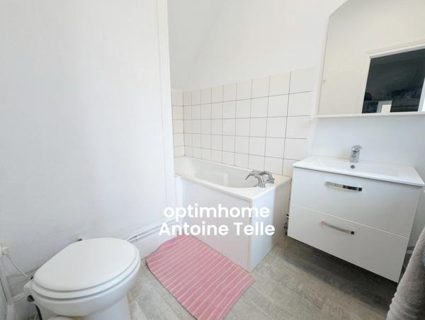 Maison semi-individuelle avec grand garage & jardin clos