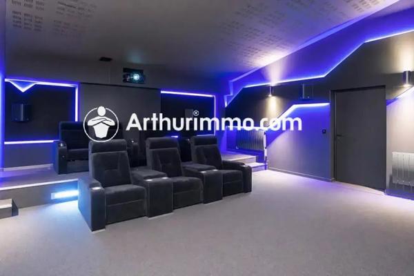 Vente                                                      Maison
                        
                     10 pièces                      394 m2                     à Pringy