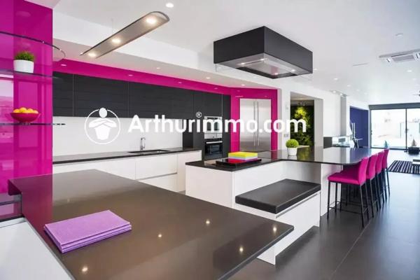 Vente                                                      Maison
                        
                     10 pièces                      394 m2                     à Pringy