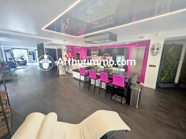 Vente                                                      Maison
                        
                     10 pièces                      394 m2                     à Pringy