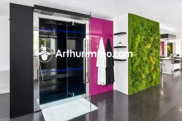 Vente                                                      Maison
                        
                     10 pièces                      394 m2                     à Pringy