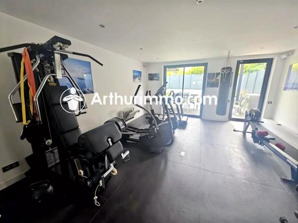 Vente                                                      Maison
                        
                     10 pièces                      394 m2                     à Pringy