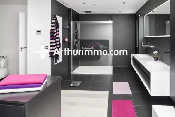 Vente                                                      Maison
                        
                     10 pièces                      394 m2                     à Pringy