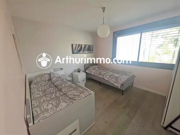 Vente                                                      Maison
                        
                     10 pièces                      394 m2                     à Pringy