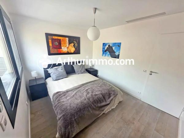 Vente                                                      Maison
                        
                     10 pièces                      394 m2                     à Pringy