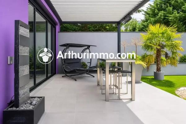 Vente                                                      Maison
                        
                     10 pièces                      394 m2                     à Pringy