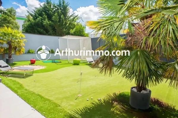 Vente                                                      Maison
                        
                     10 pièces                      394 m2                     à Pringy