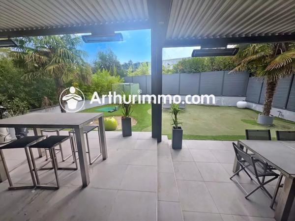 Vente                                                      Maison
                        
                     10 pièces                      394 m2                     à Pringy