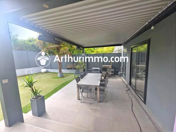 Vente                                                      Maison
                        
                     10 pièces                      394 m2                     à Pringy