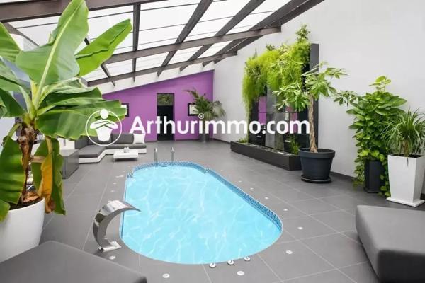 Vente                                                      Maison
                        
                     10 pièces                      394 m2                     à Pringy