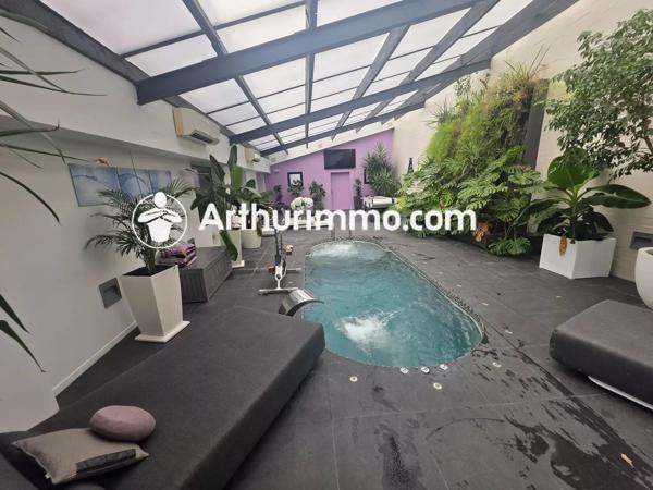 Vente                                                      Maison
                        
                     10 pièces                      394 m2                     à Pringy
