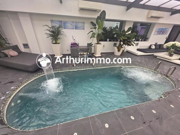 Vente                                                      Maison
                        
                     10 pièces                      394 m2                     à Pringy