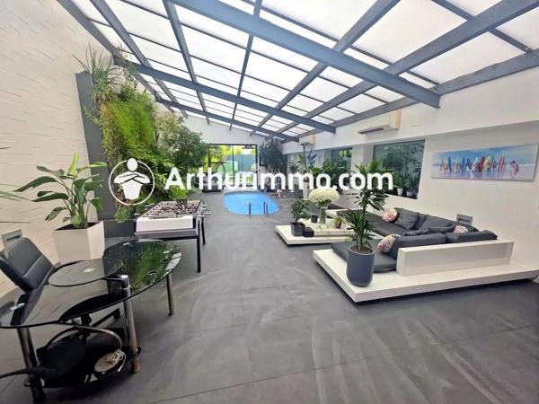 Vente                                                      Maison
                        
                     10 pièces                      394 m2                     à Pringy
