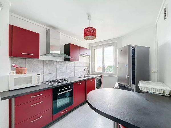 Location                                                      Appartement
                        
                     3 pièces                      49 m2                     à Clermont-Ferrand