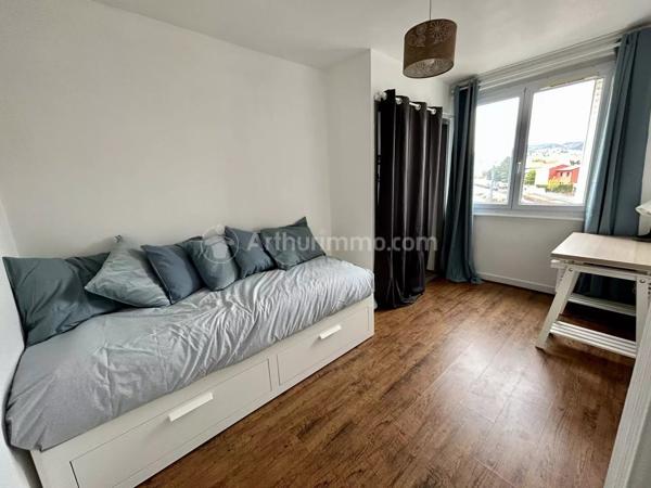 Location                                                      Appartement
                        
                     3 pièces                      49 m2                     à Clermont-Ferrand