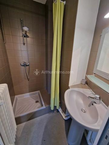 Location                                                      Appartement
                        
                     3 pièces                      49 m2                     à Clermont-Ferrand
