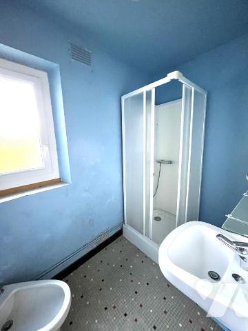 Maison de bourg à Rénover avec jardin et dépendances.  