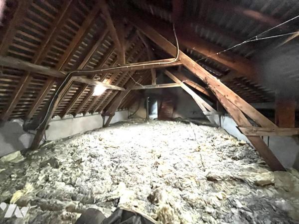 Maison de bourg à Rénover avec jardin et dépendances.  