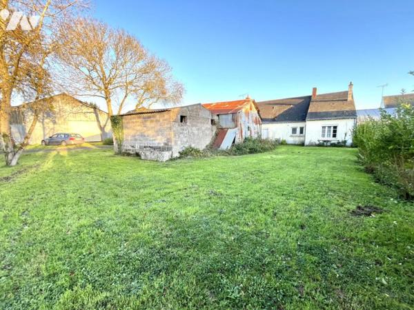 Maison de bourg à Rénover avec jardin et dépendances.  