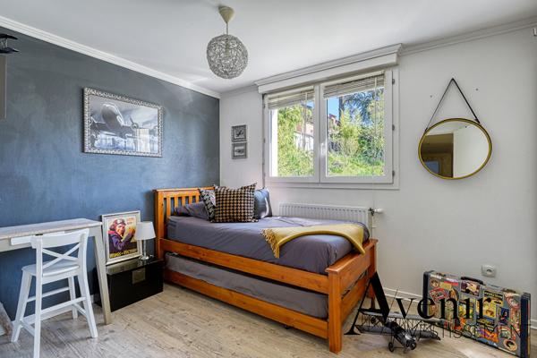 Magnifique maison de 221 m2 - Vue dégagée - 6 chambres Rillieux la pape Magnifique maison de 221 m2 - Vue dégagée - 6 chambres Rillieux la pape