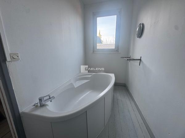 Immeuble à Le Cateau-Cambr�sis - Réf. c0008