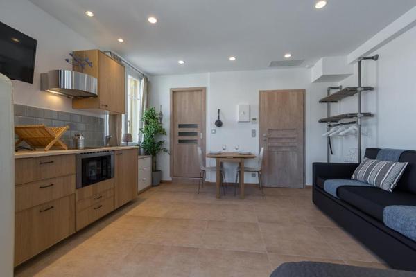 Cagnes-sur-Mer (06800) Opportunité investisseur 4 studios meublés à deux pas de la plage