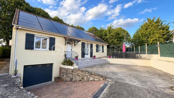 À VENDRE à Mary sur Marne
Maison familiale 5 chambres à 15 min de Meaux – 40 minutes de Paris Gare de l’Est
Située à seulement 15 minutes de Meaux (en voiture ou en train), cette maison familiale de 113 m² vous séduira par son environnement calme et verdoyant. Édifiée sur un terrain arboré de 831 m², elle offre un cadre de vie idéal.
Elle se compose de 5 chambres dont une suite parentale à l’étage avec salle d’eau, d'une cuisine aménagée et équipée, d'une salle d'eau, de WC séparés, et d’un sous-sol total aménagé : garage, cuisine d'été en sous-sol total, cave, buanderie.
Les atouts ++ :
•	Grand jardin arboré avec arbres fruitiers
•	Deux terrasses avec expositions différentes
•	Panneaux solaires : autonomie énergétique à 0 € (DPE B / GES A)
•	Climatisation réversible
•	Proximité écoles, transports en commun et gare SNCF
Une maison confortable, économe (par ses nombreux panneaux solaires) et idéale pour une vie de famille paisible.