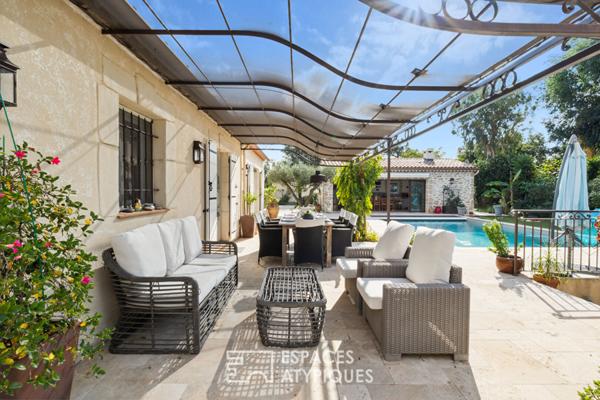 Villa de plain-pied dans un cadre verdoyant avec piscine et appartement indépendant