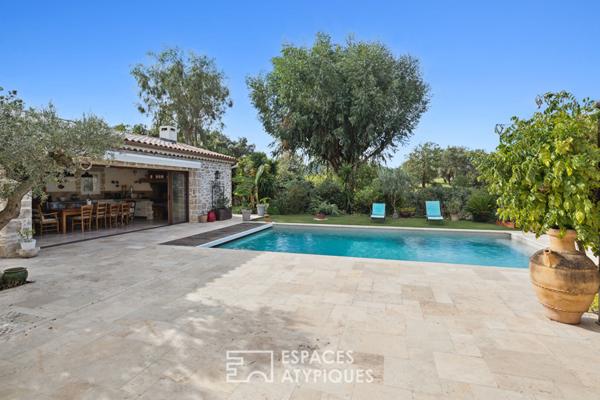 Villa de plain-pied dans un cadre verdoyant avec piscine et appartement indépendant