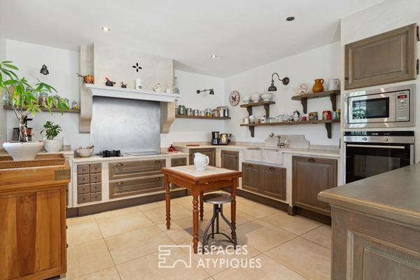 Villa de plain-pied dans un cadre verdoyant avec piscine et appartement indépendant