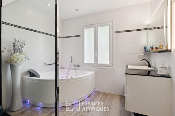 Villa de plain-pied dans un cadre verdoyant avec piscine et appartement indépendant