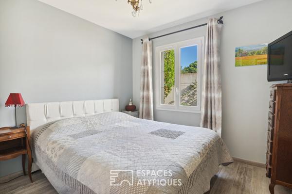 Villa de plain-pied dans un cadre verdoyant avec piscine et appartement indépendant