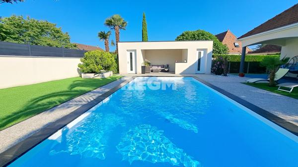 Lescar (64230) Contemporaine de 2002 - 5 chambres - piscine avec pool house