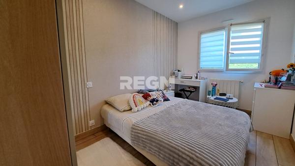 Lescar (64230) Contemporaine de 2002 - 5 chambres - piscine avec pool house