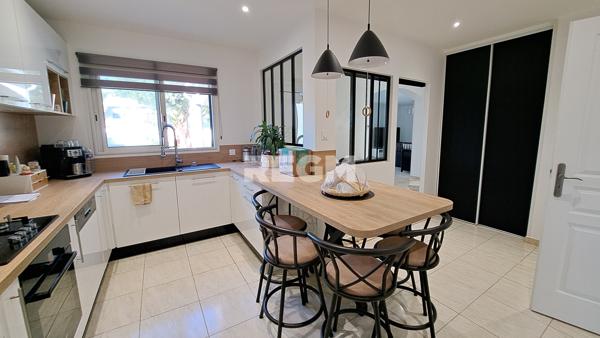 Lescar (64230) Contemporaine de 2002 - 5 chambres - piscine avec pool house