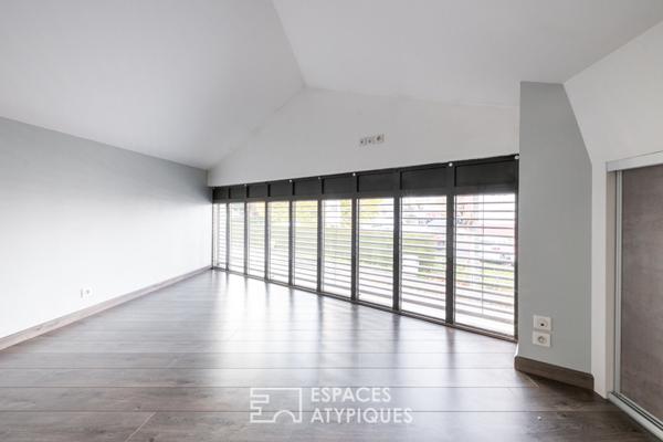Ancien garage repensé en loft contemporain