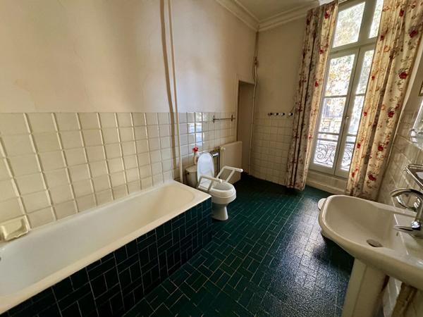 Appartement Nimes 5 pièce(s) 148.87 m2