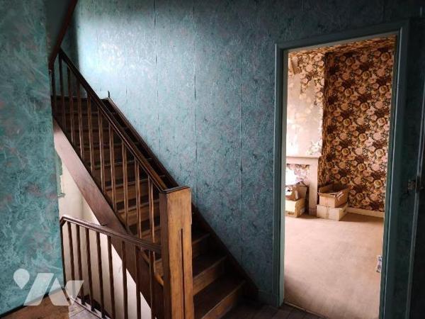 À VENDRE ? Maison avec grand hangar ? Emplacement stratégique ? Potentiel professionnel ou pers...